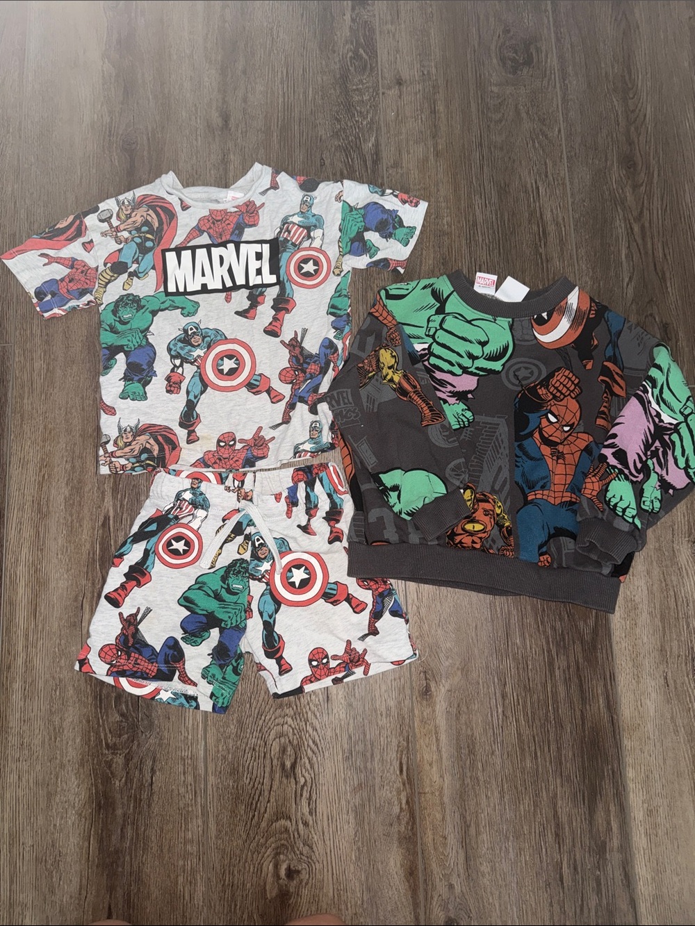EUC Marvel Kids Superhero Set and sweatshirt